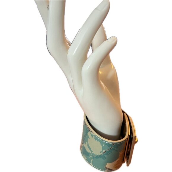 Patricia Nash 1st Bloom Floral Leather Pattern Triple Turn Lock Cuff Bracelet - Picture 6 of 7
